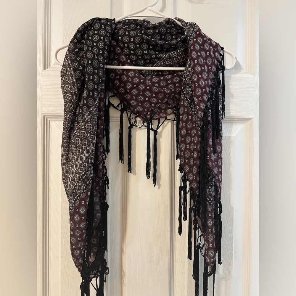Women's Fringe Patterned Scarf in Burgundy and Black